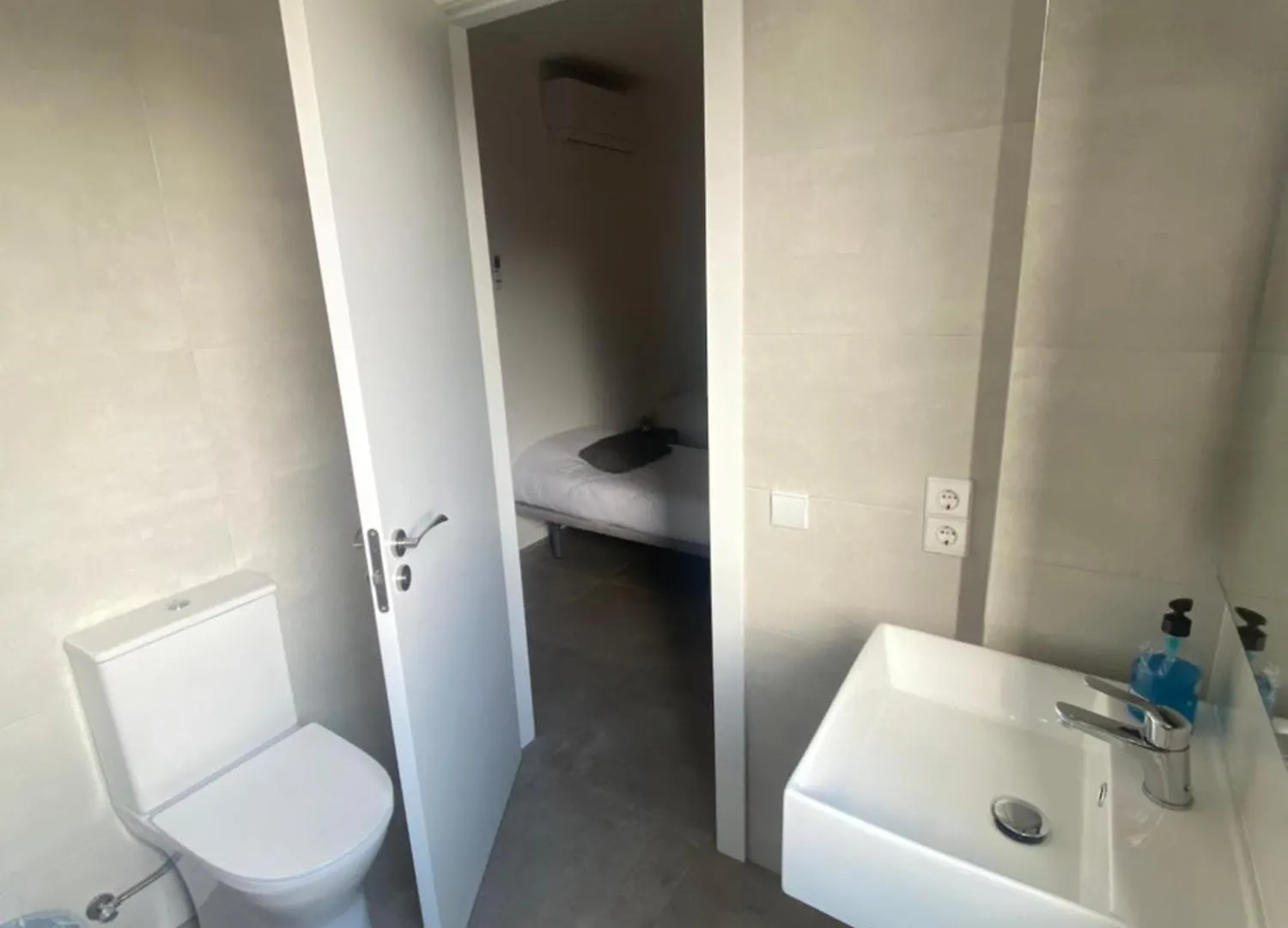 Hostal La Masia Manresa Guest house